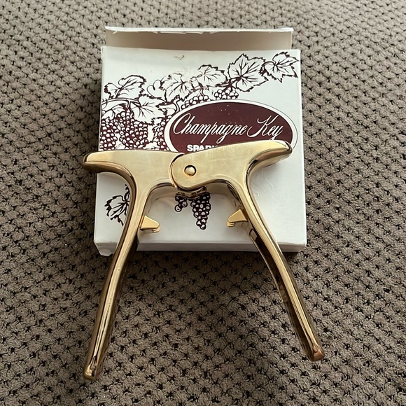 Champagne Key Vintage - Picture 1 of 5